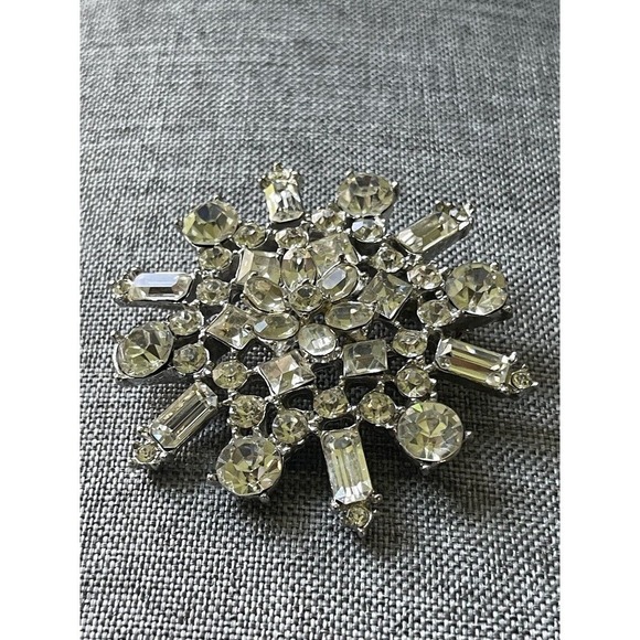 Vintage Rhinestone Retro Round Cocktail Formal Wedding Clear Costume Brooch - Picture 2 of 9